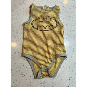 batman logo onepiece size 6-9 month